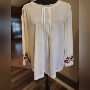 Mystree embroidered cream color blouse, size small